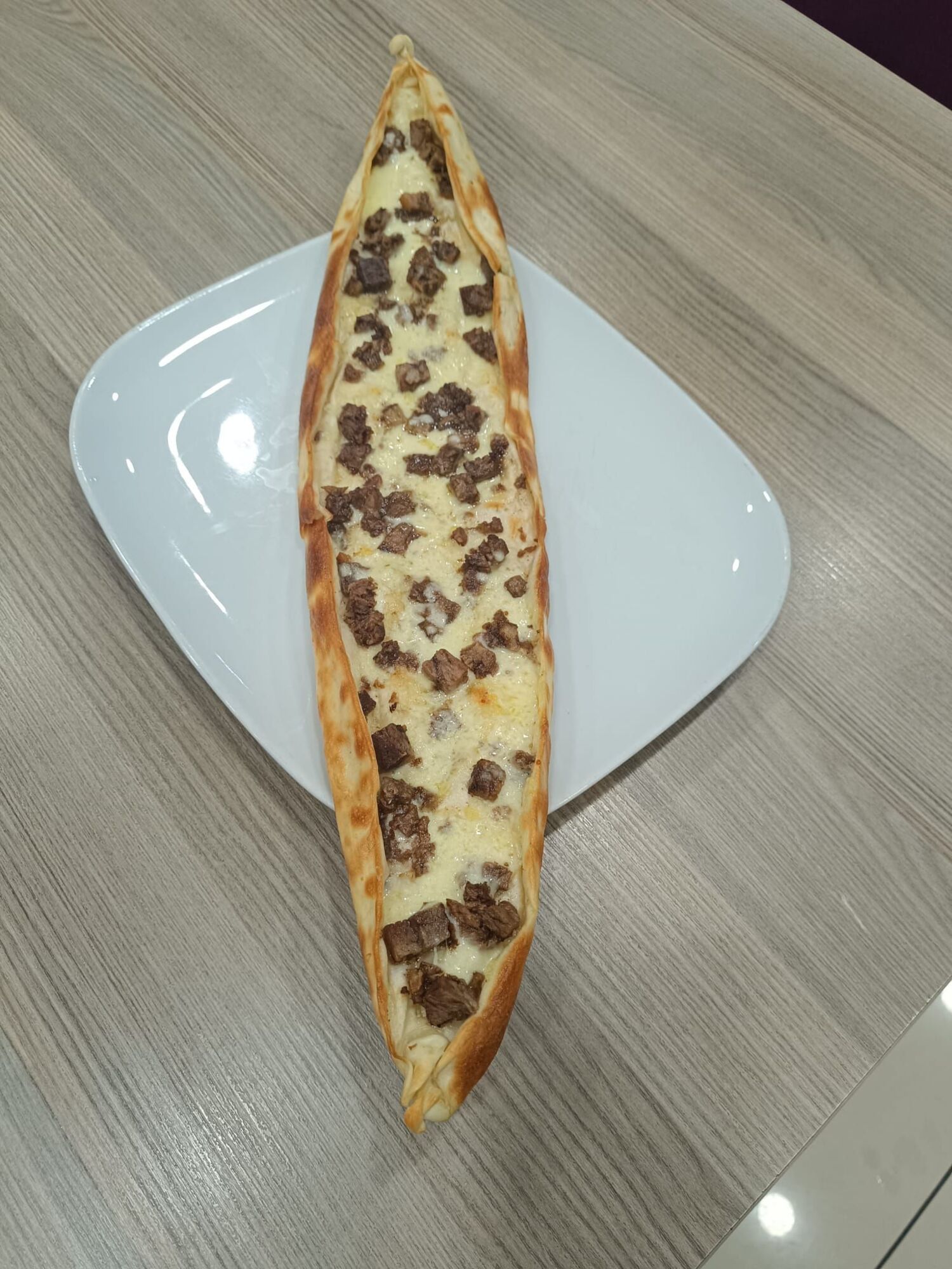 Kavurmalı Kaşarlı Pide