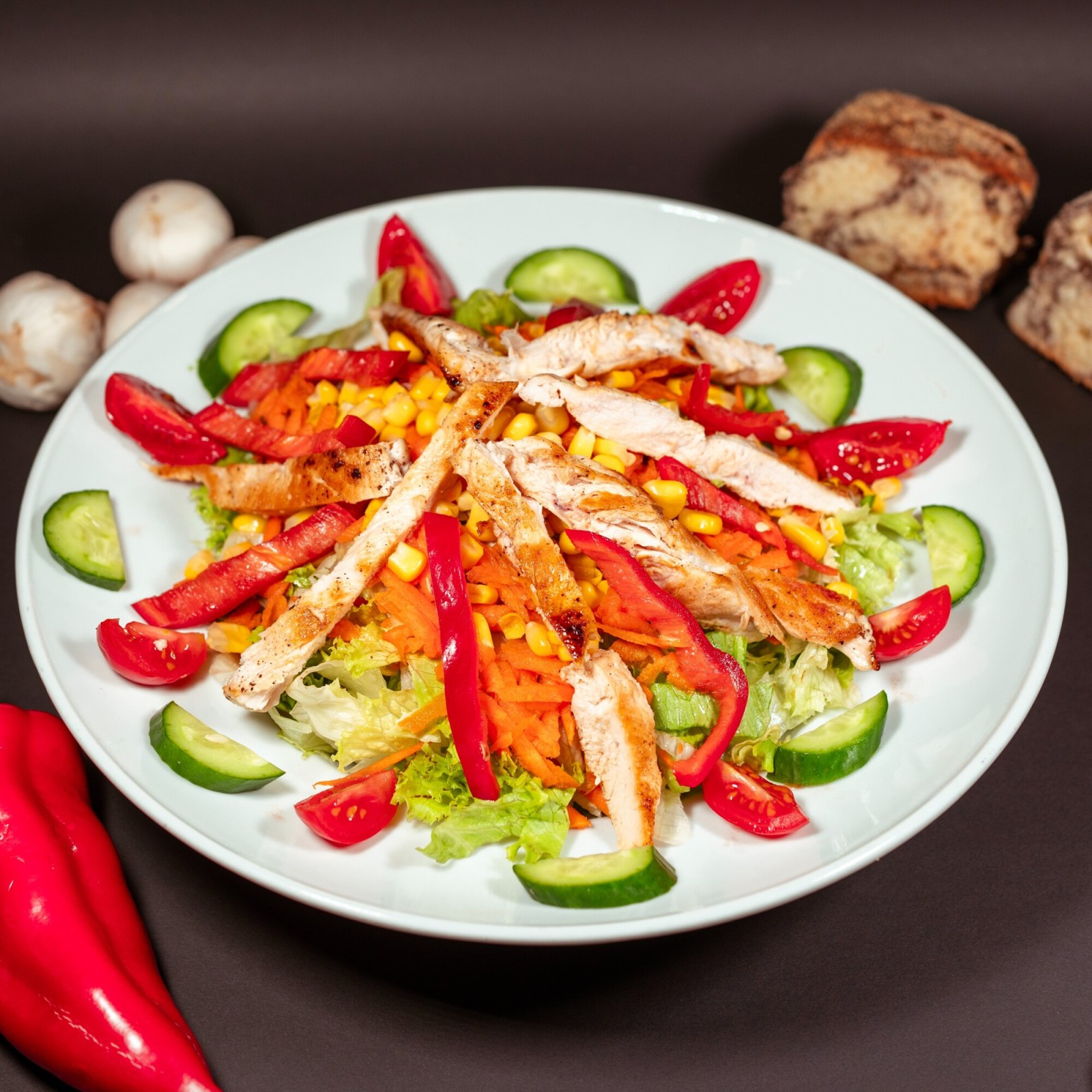 Izgara Tavuklu Salata