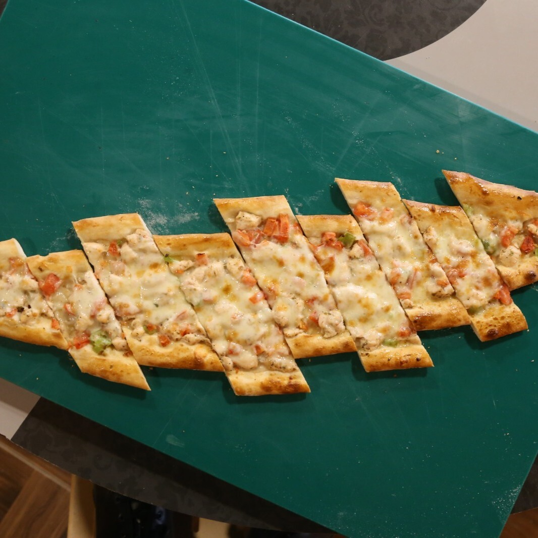 Tavuklu Kaşarlı Pide Menü