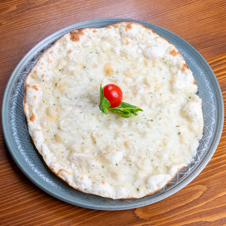Beyaz Peynirli Lahmacun