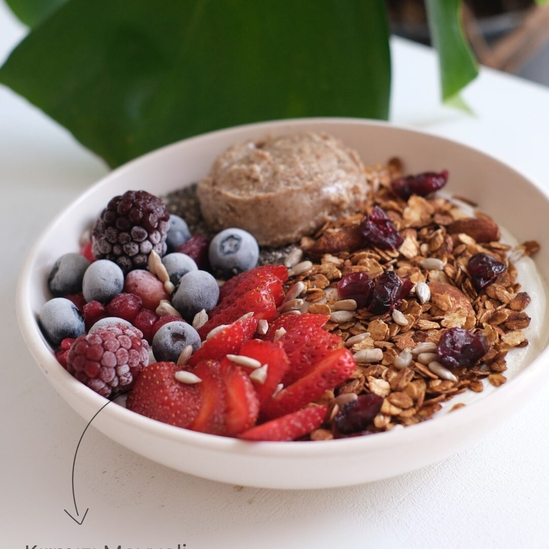 Kırmızı Meyveli Granola
