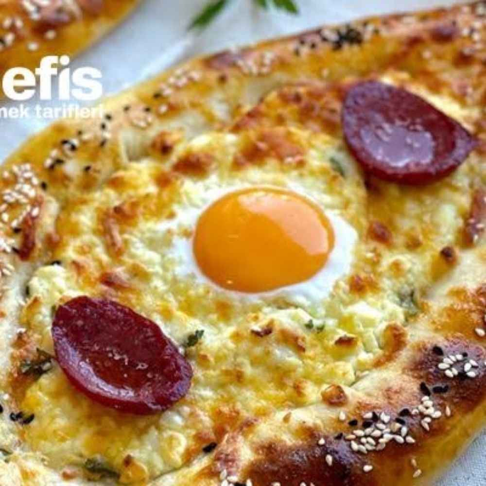 Kaşarlı Sucuklu Yumurtalı Pide