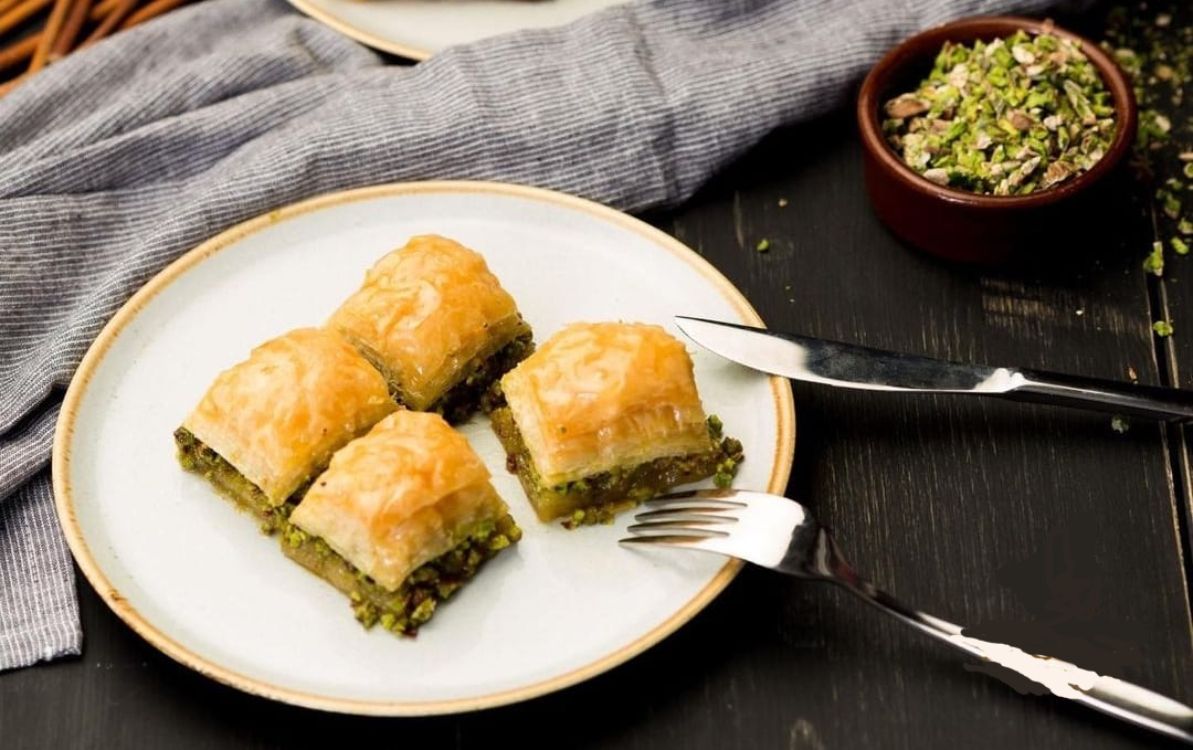 Fıstıklı Baklava (1 kg.)
