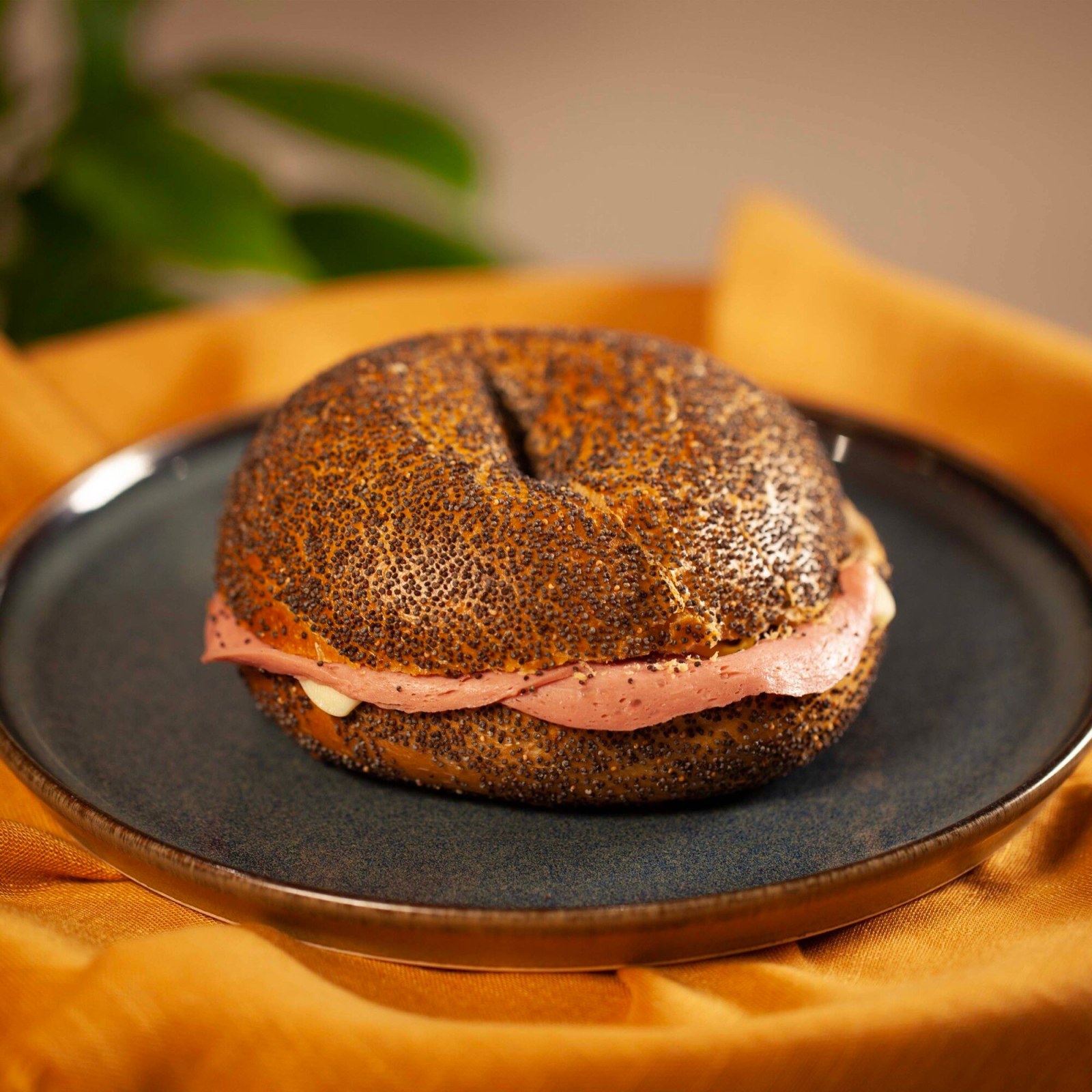 Füme Dana Jambonlu Bagel Sandviç
