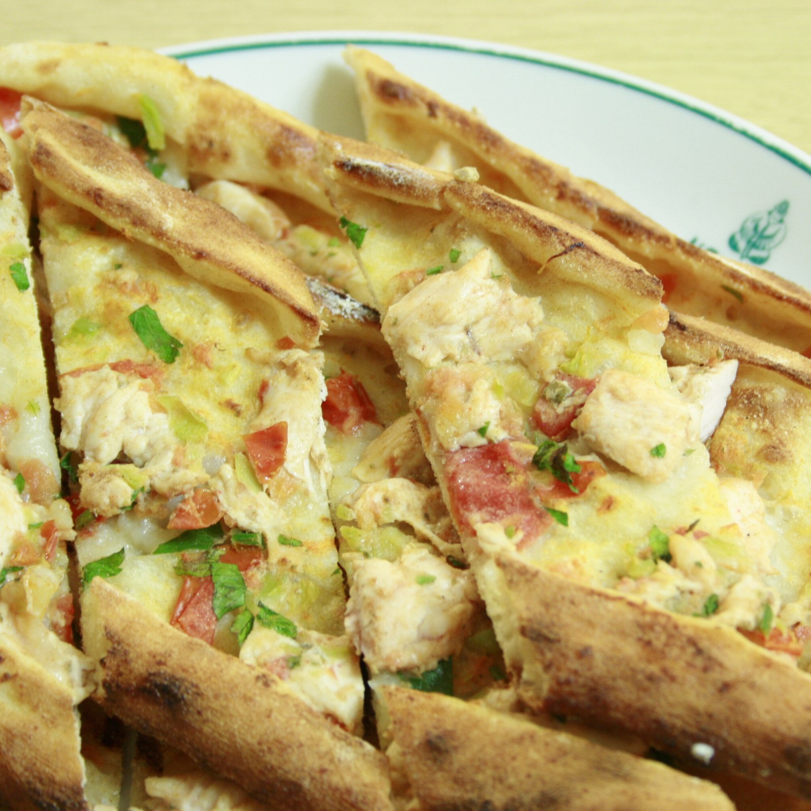 Tavuklu Kaşarlı Pide
