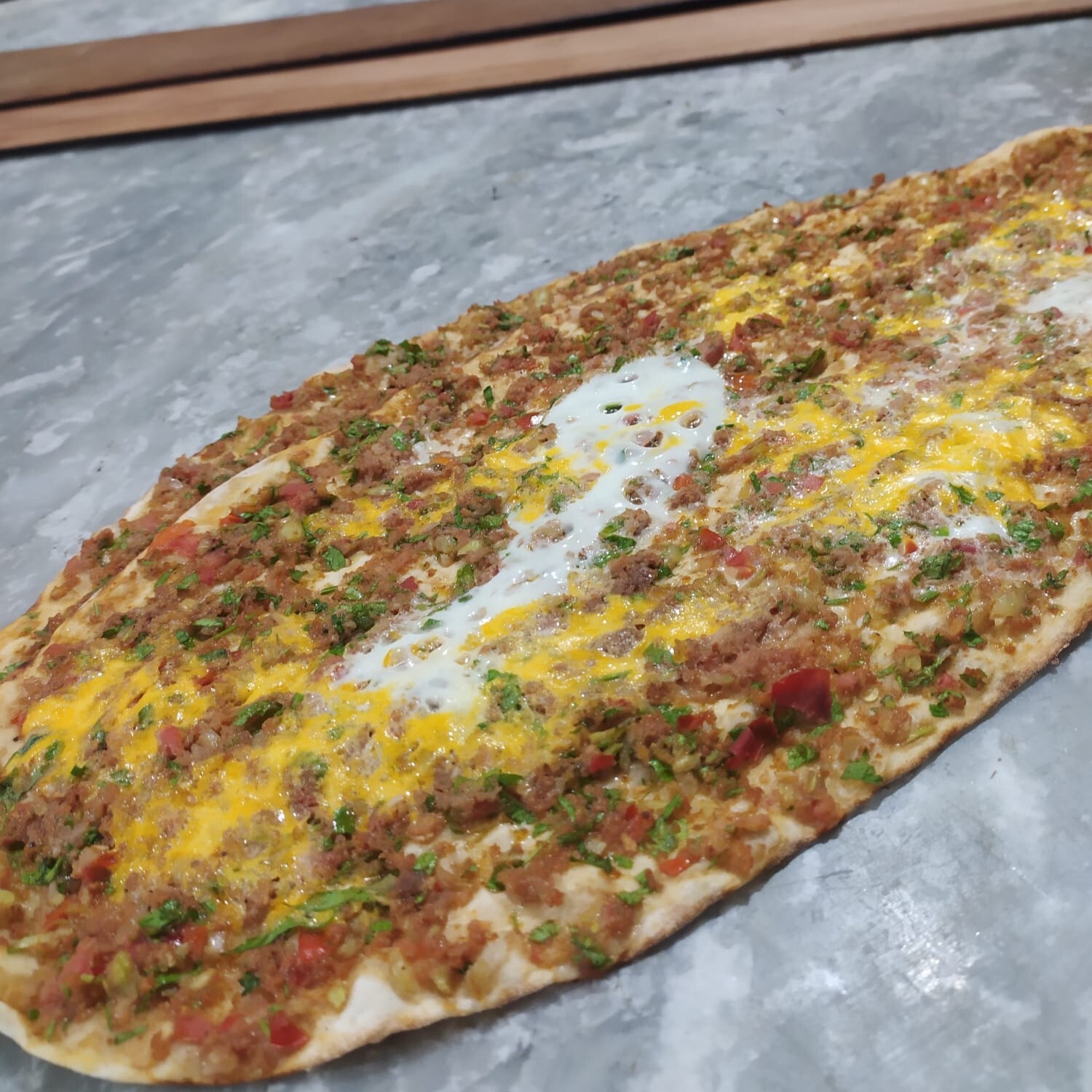 Kaşarlı Yumurtalı Lahmacun