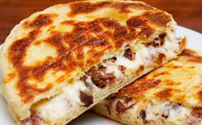 Bazlama Ekmeğine Kavurmalı Tost