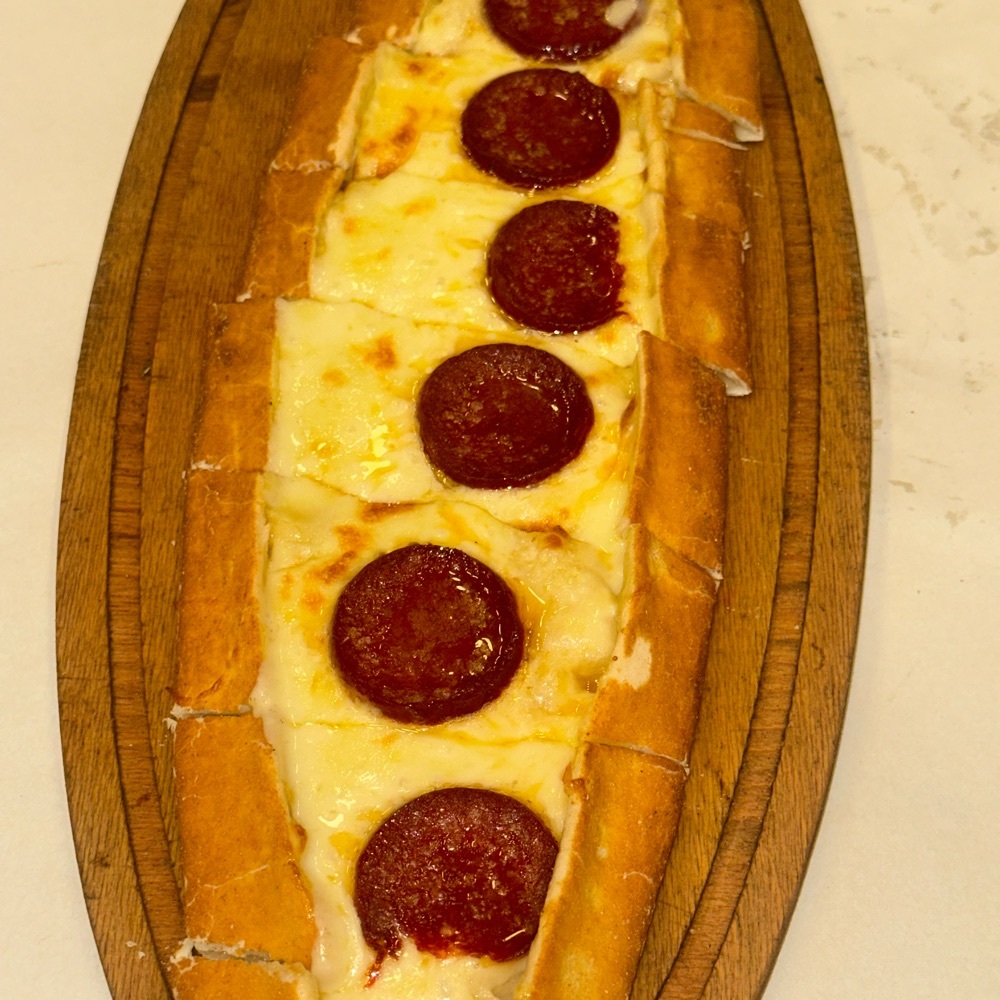 Kaşarlı Sucuklu Pide