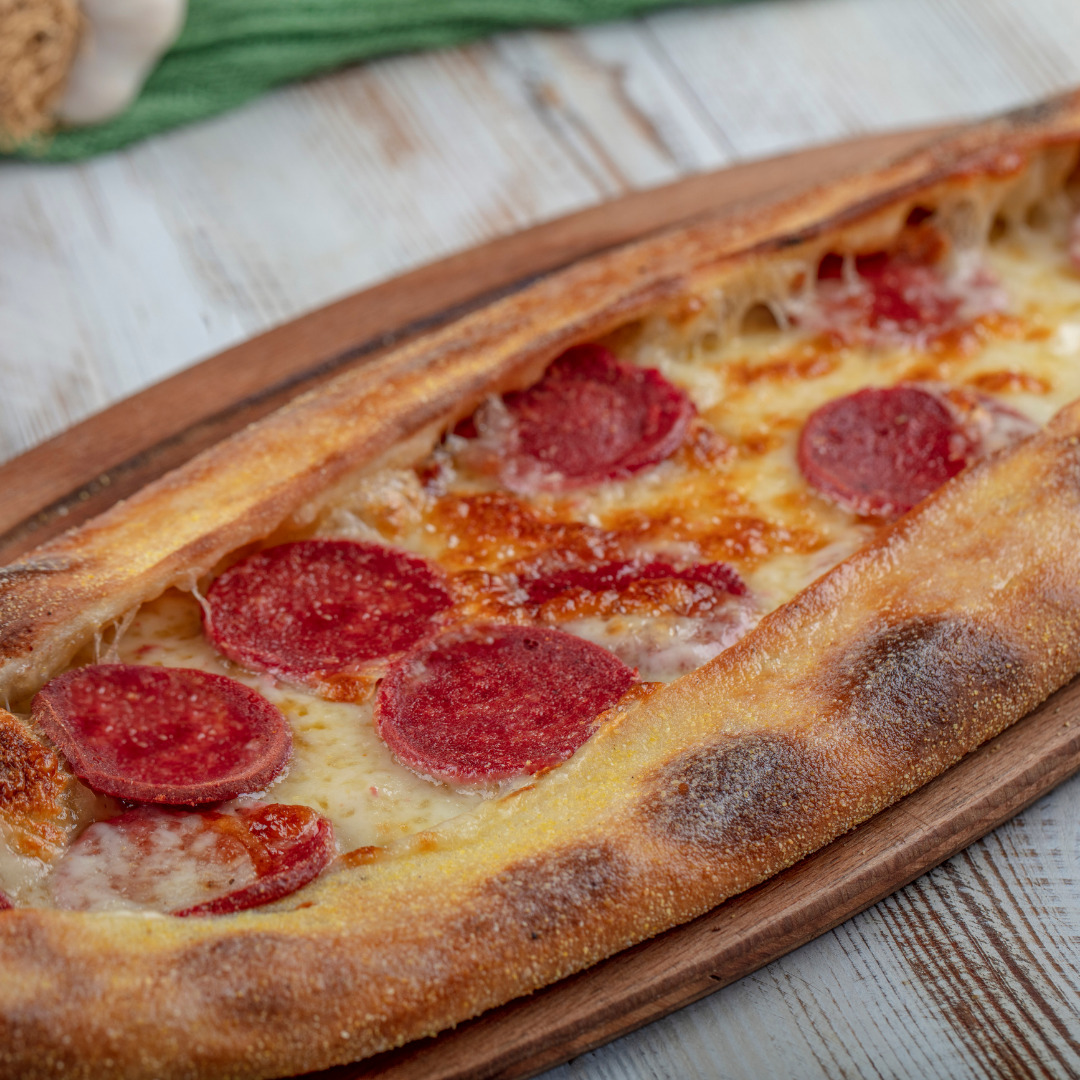 Kaşarlı Sucuklu Pide
