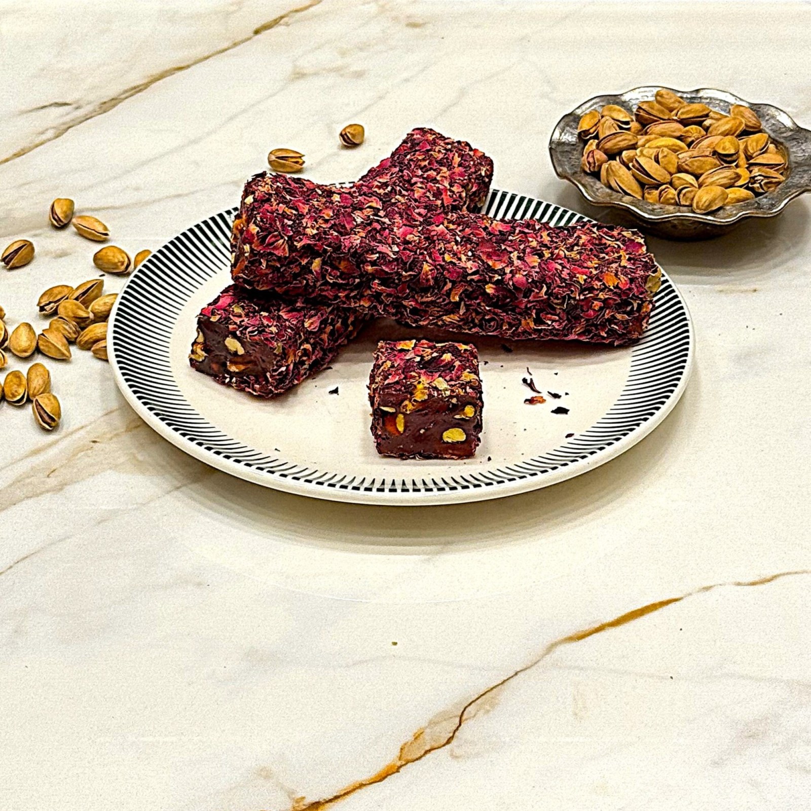 Gül Yapraklı Narlı Fıstıklı Lokum (1 kg.)