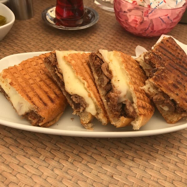 Kavurmalı Kaşarlı Tost