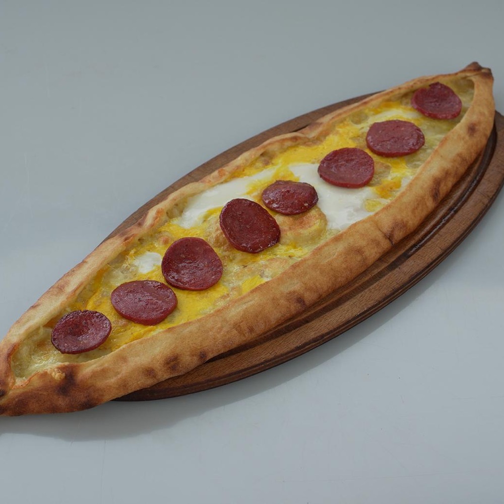 Sucuklu Yumurtalı Pide