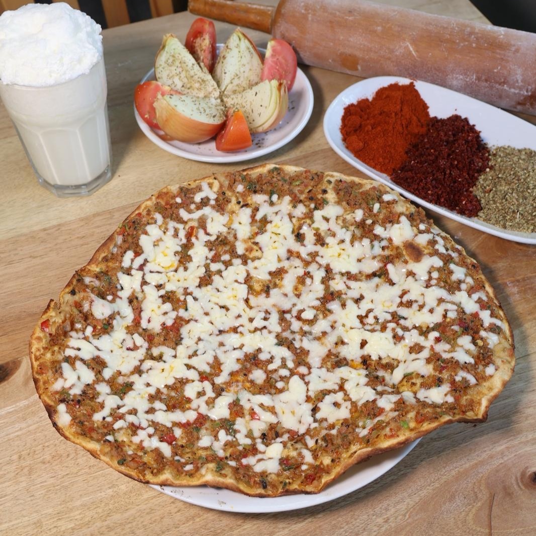 Kaşarlı Lahmacun