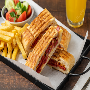 Yarım Ekmek Arası Sucuklu Tost & Patates Kızartması