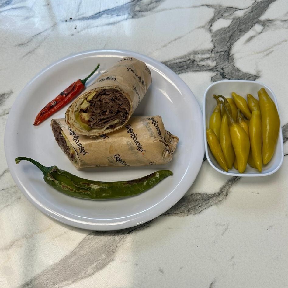 Lavaş Ekmek Arası Yaprak Et Döner ( 300 Gram )