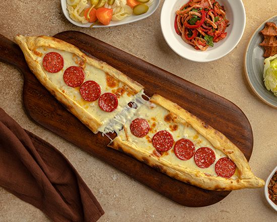 Sucuklu Kaşarlı Pide