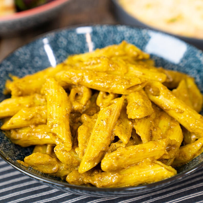 Köri Soslu Tavuklu Penne