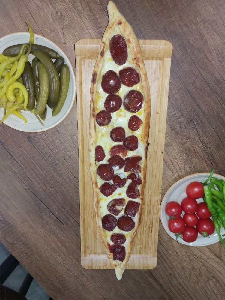 Sucuklu Kaşarlı Pide (Açık)