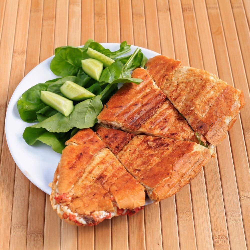 Yarım Ekmek Arası Kaşarlı Tost