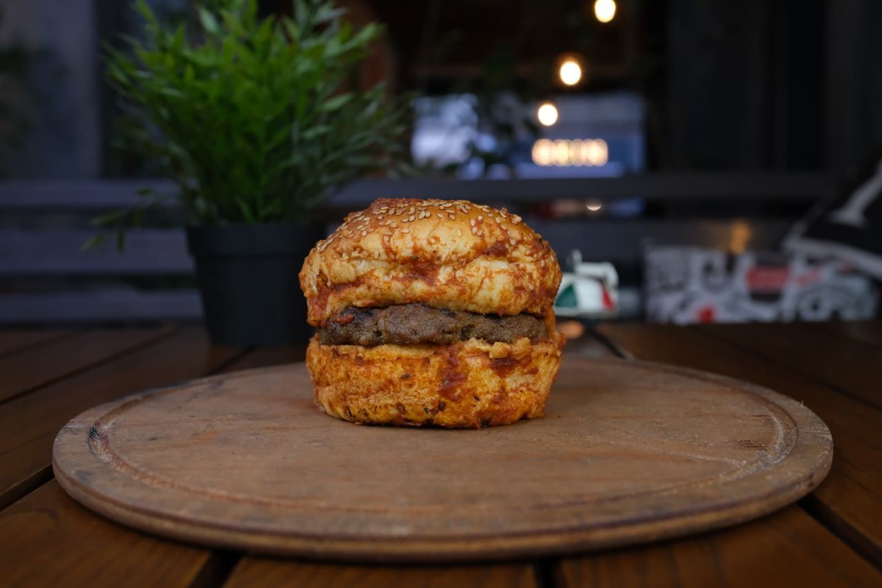 Hot Wet Burger ( Acılı Islak Burger)