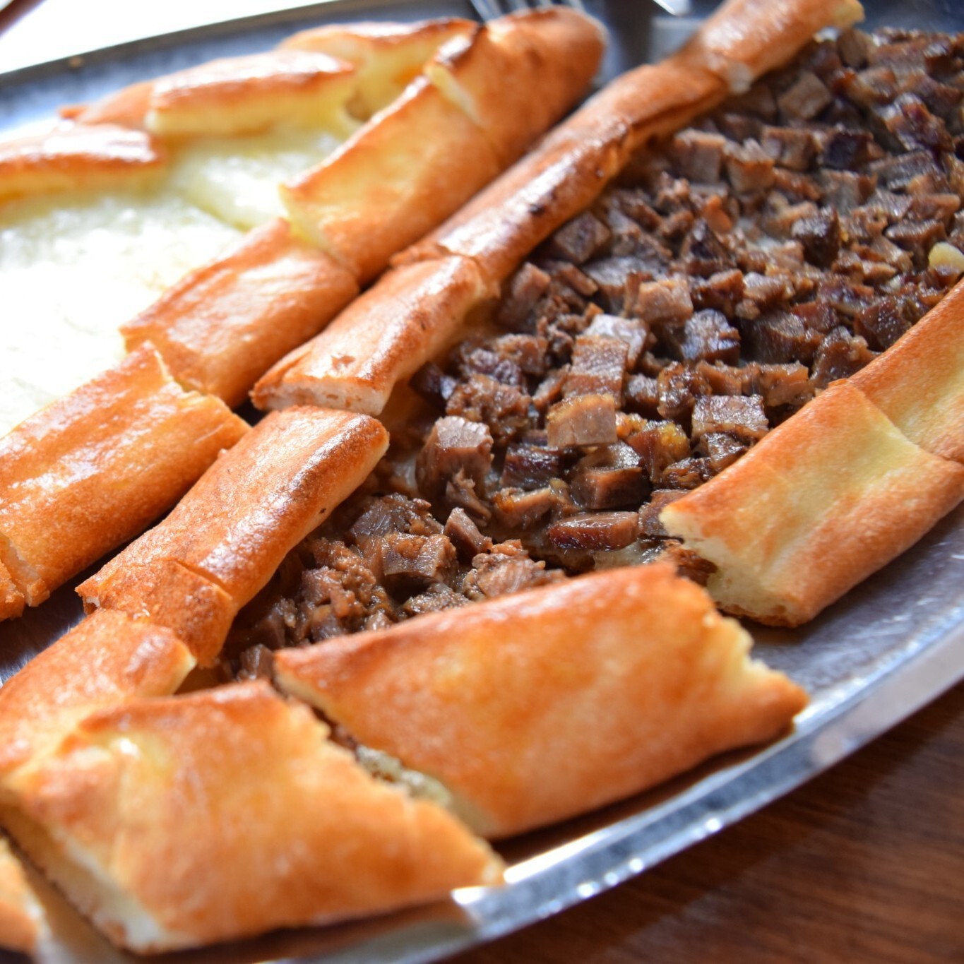 Kavurmalı Pide