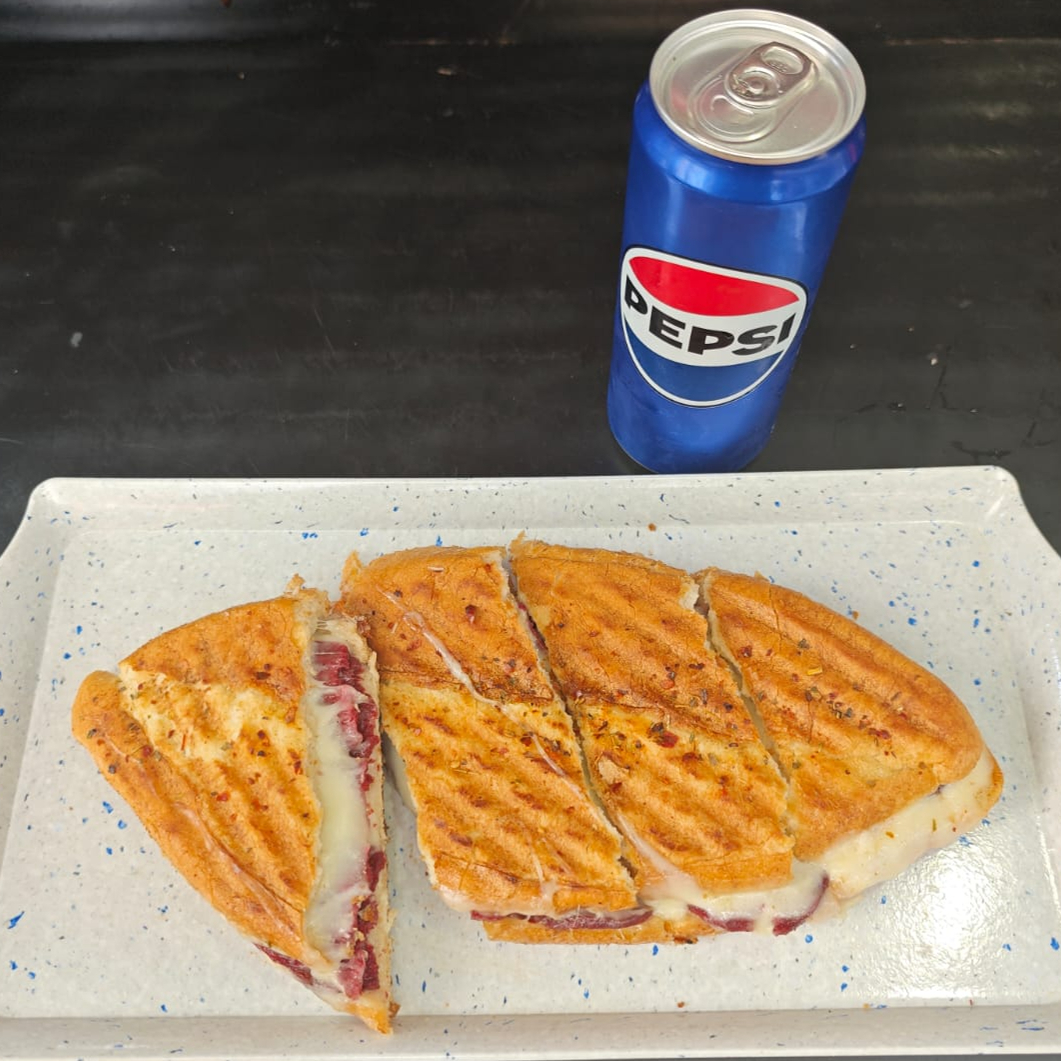 Yarım Ekmek Kavurma Kaşar
