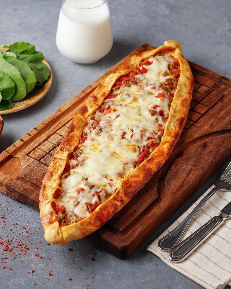 Kuşbaşılı Kaşarlı Pide
