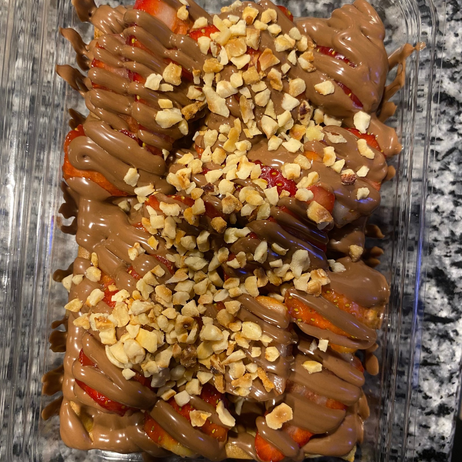 Sütlü Çikolatalı Çilekli Waffle