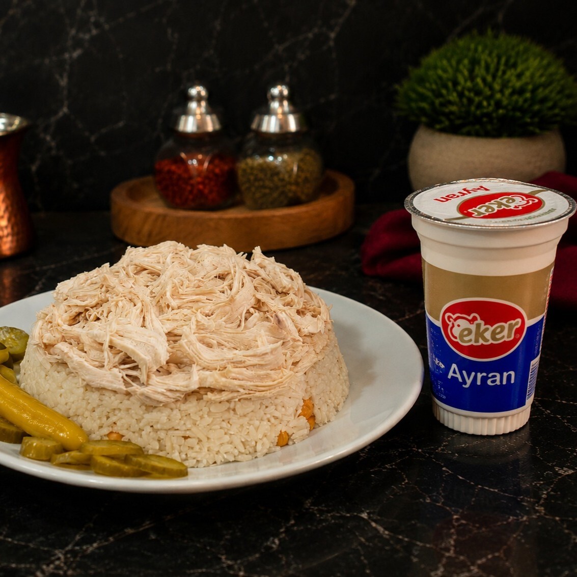 Tavuklu Pilav Ayran Menü