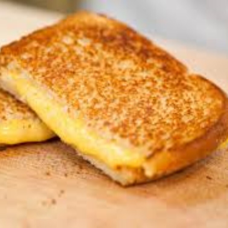 Üç Peynirli Tost