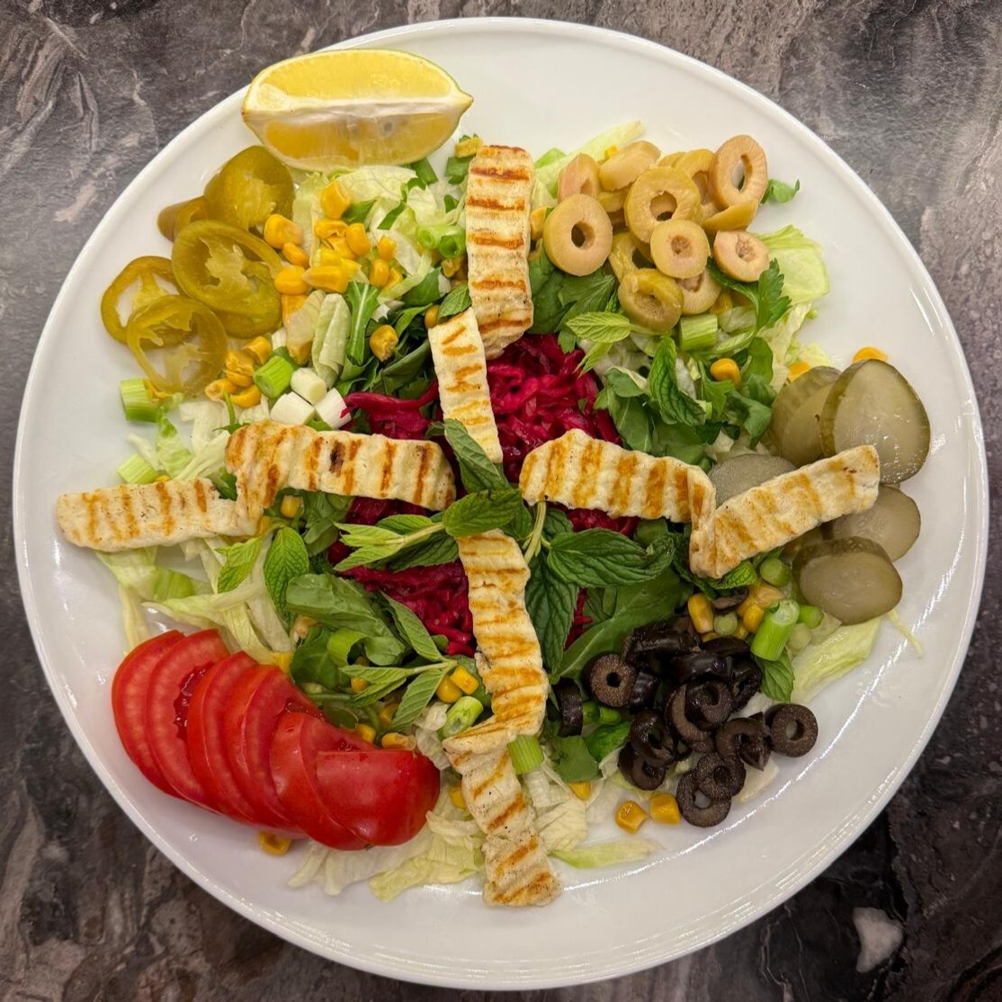 Hellim Peynirli Salata