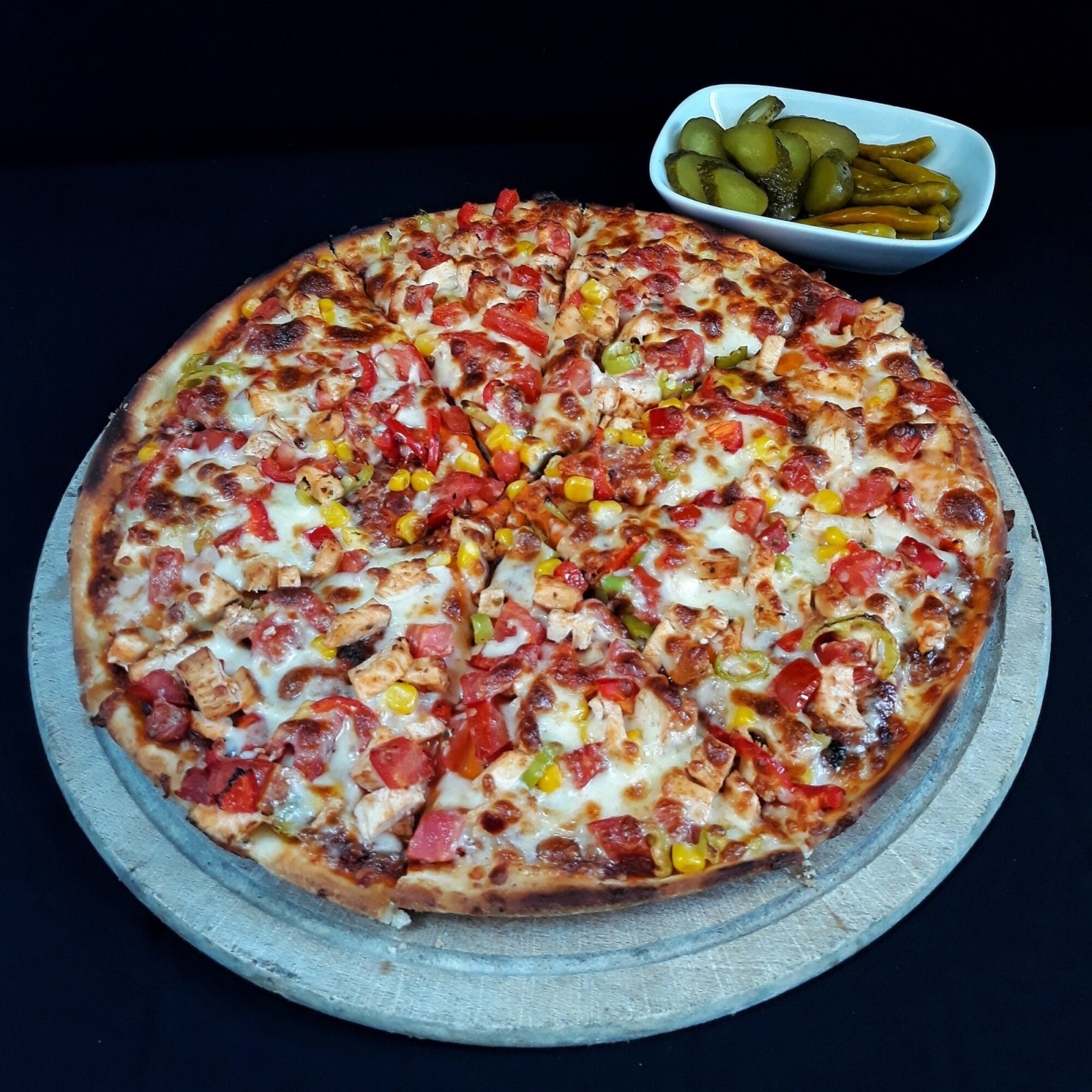 Klasik Tavuklu Pizza (Büyük)