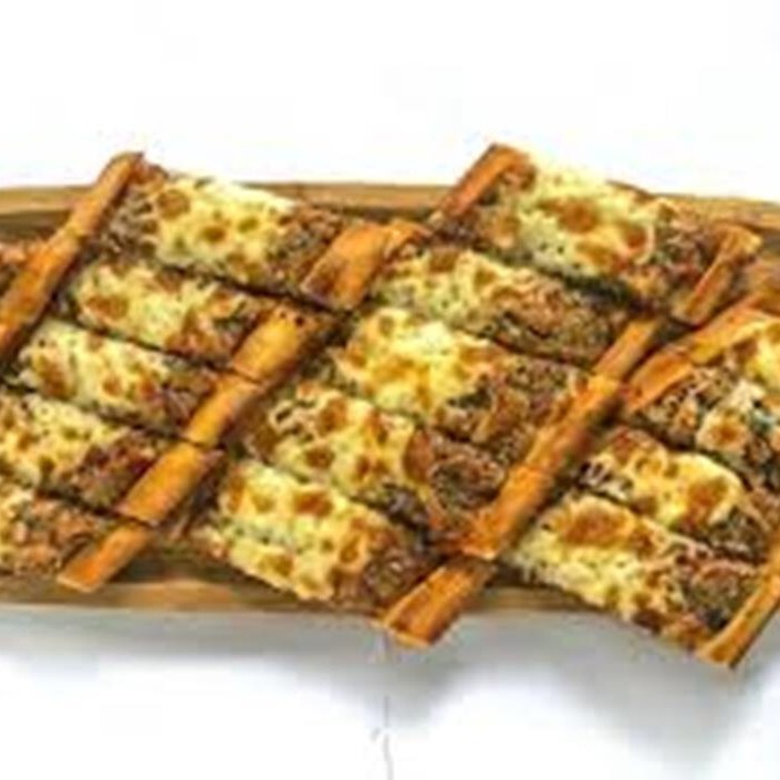 Kıymalı Kaşarlı Pide