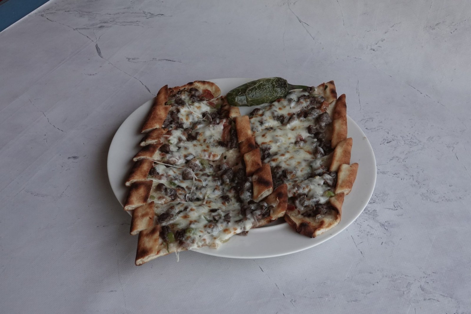 Kuşbaşılı Kaşarlı Pide