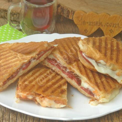 Sucuklu Tost