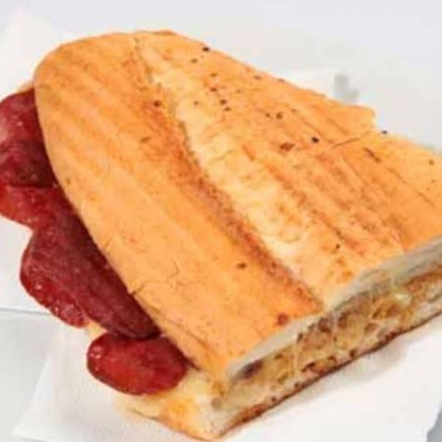 Yarım Ekmek Kaşarlı Sucuklu Salçalı