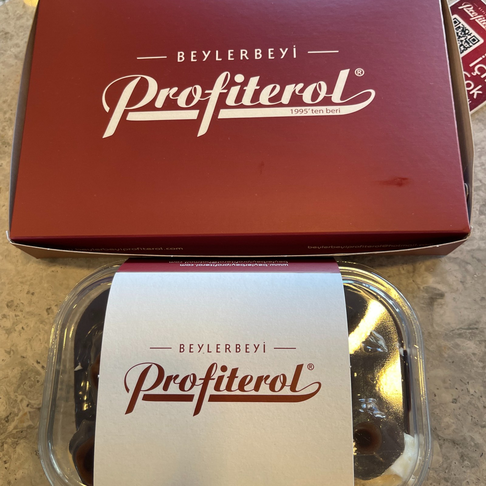 ( 500 Gr Profiterol + 500 GR Karışık Ekler) Tatlı Sepeti 2