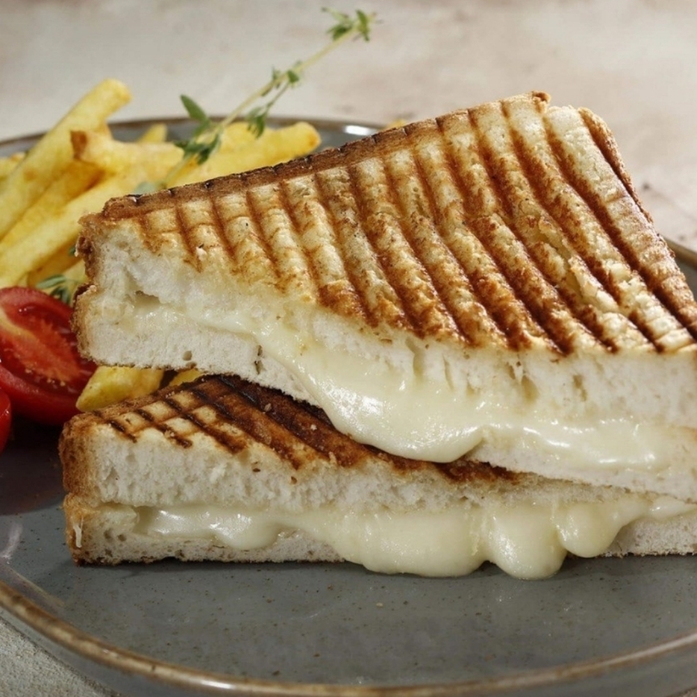 Domatesli Beyaz Peynirli Tost