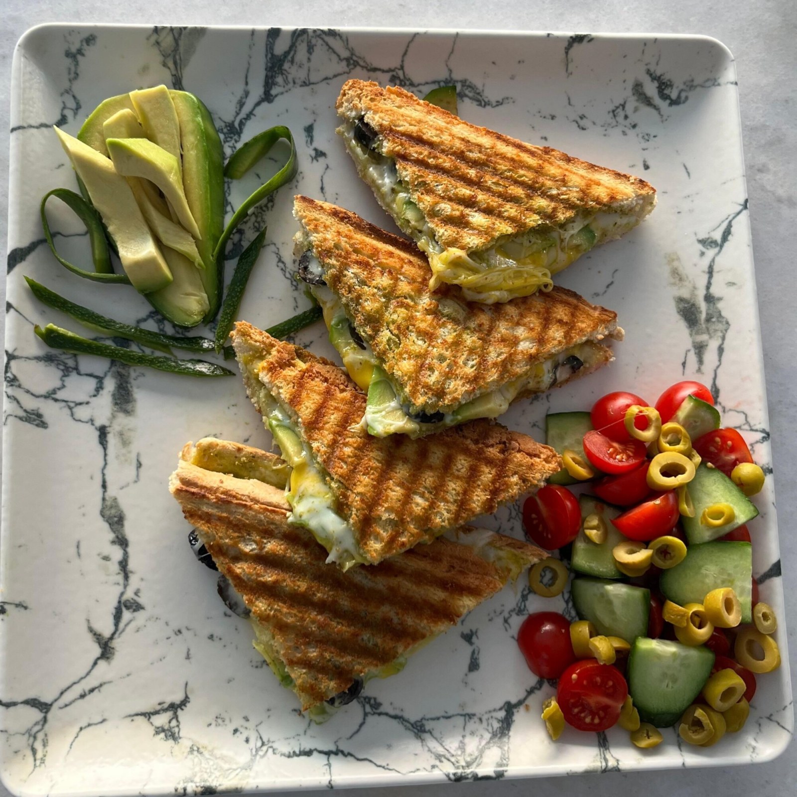 Avokadolu Tost