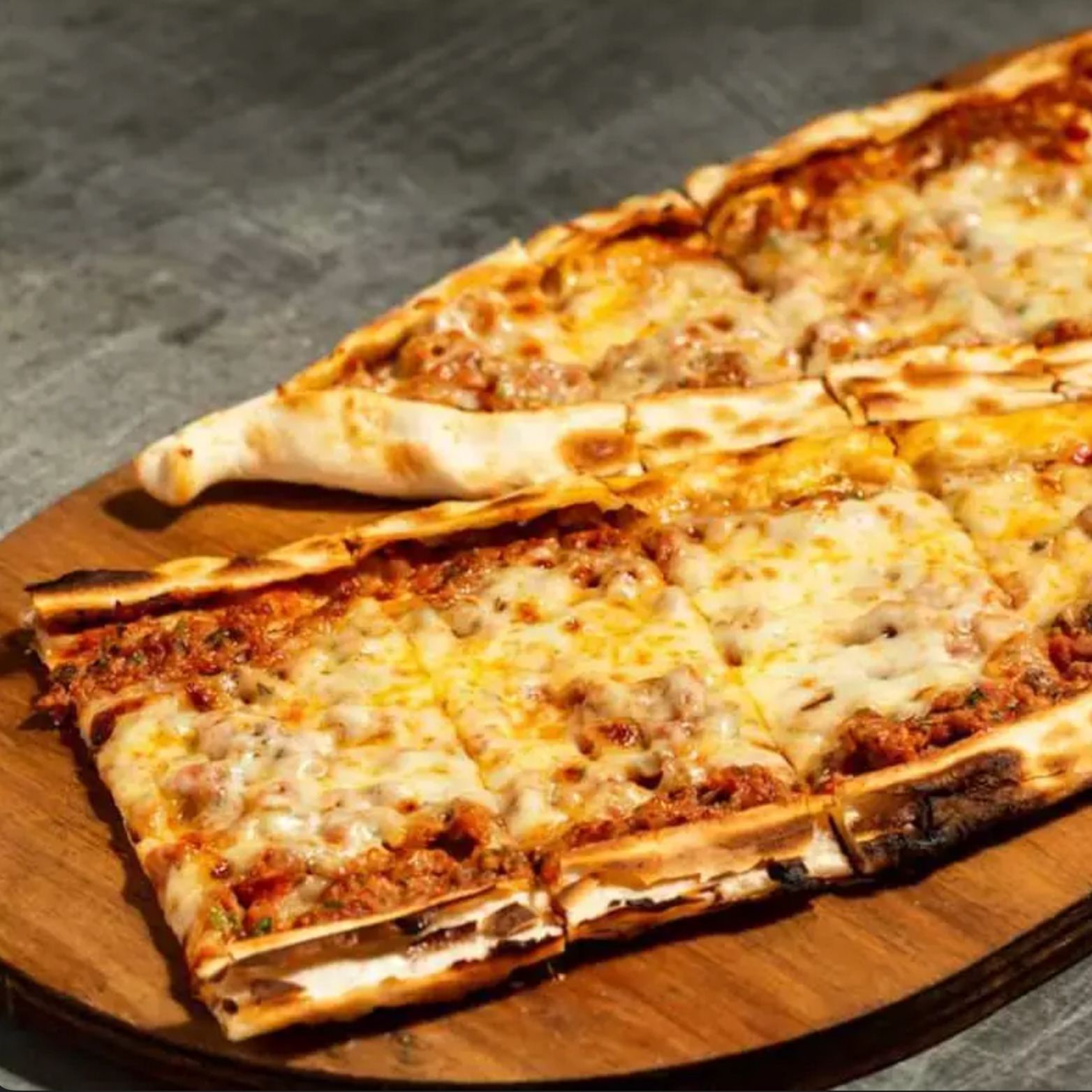 Kıymalı Yumurtalı Pide