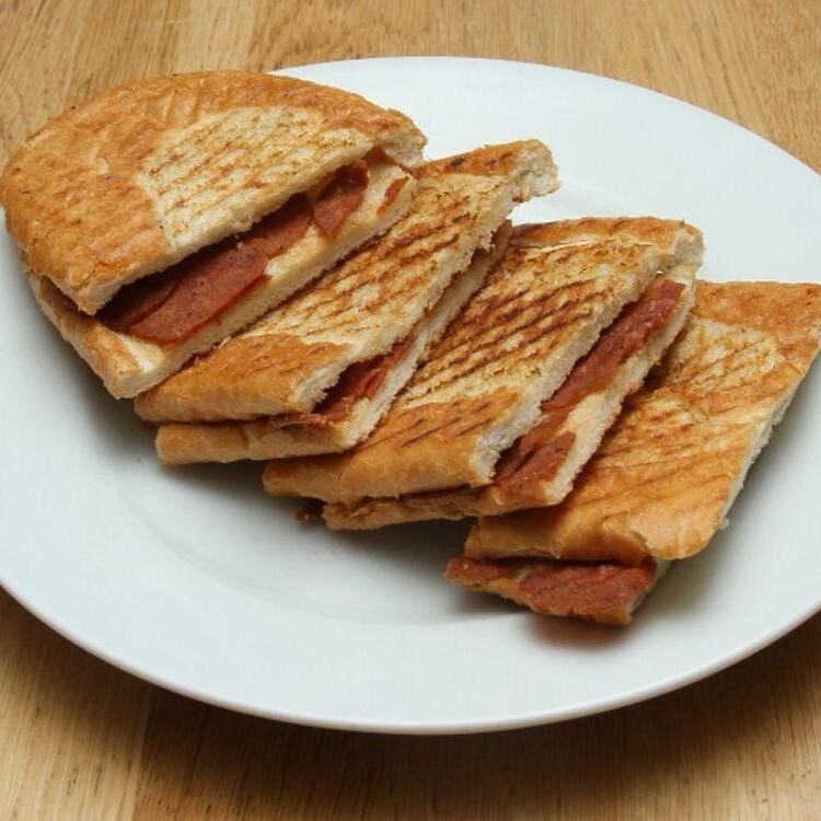 Üç Çeyrek Karışık Tost