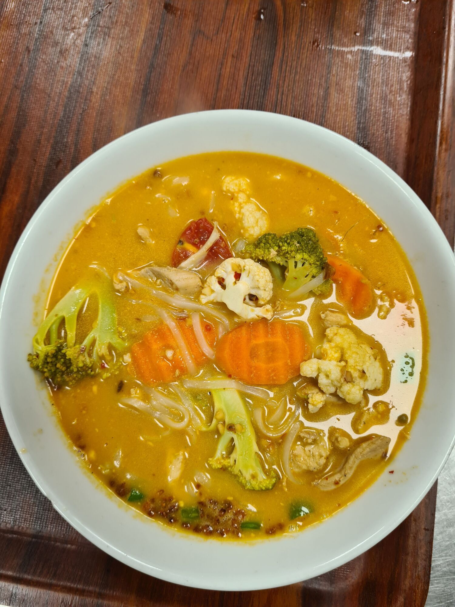 Acılı Ekşili Erişte Çorbası (Tavuk) & Spicy Hot & Sour Noodle Soup (Chicken)