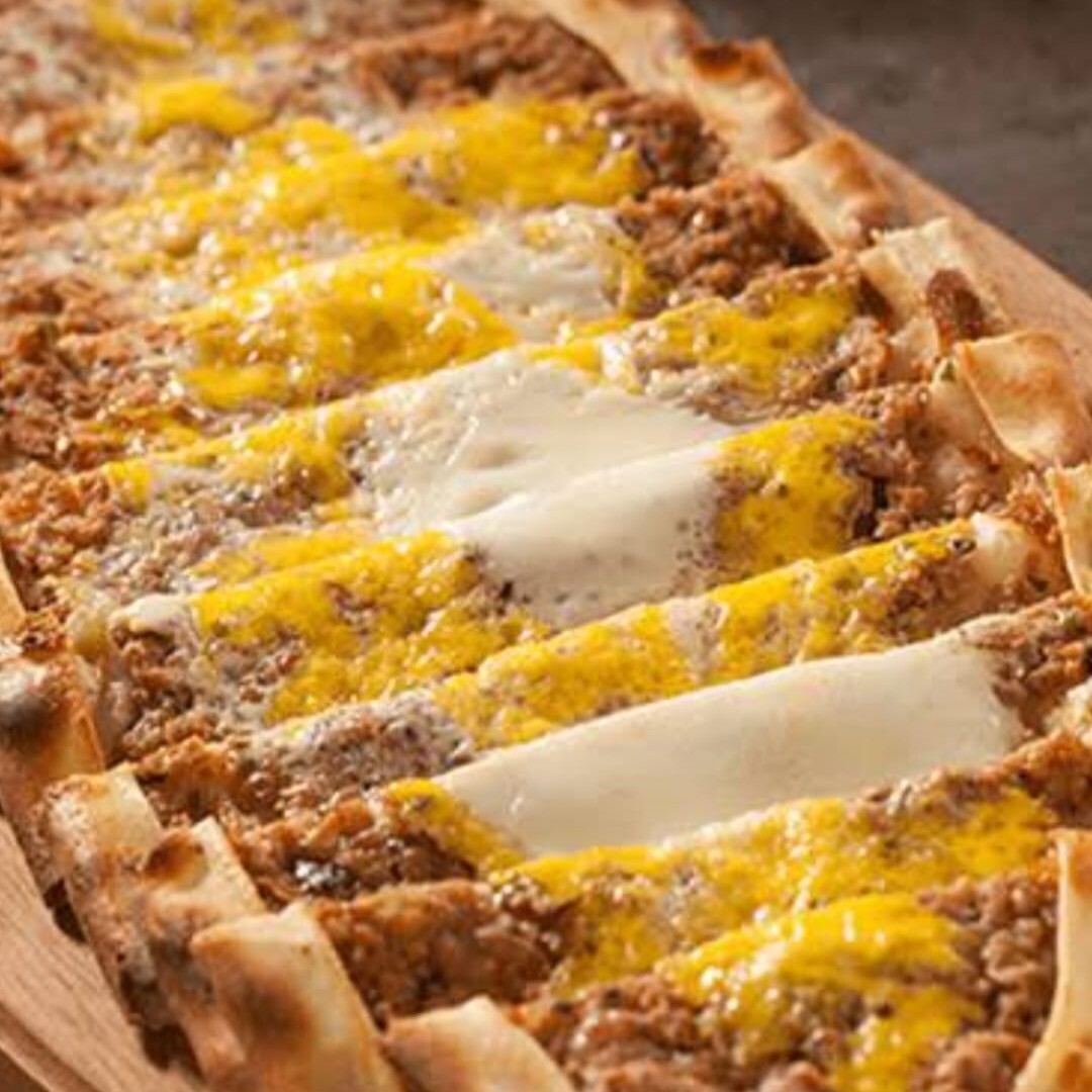 Kıymalı Yumurtalı Pide