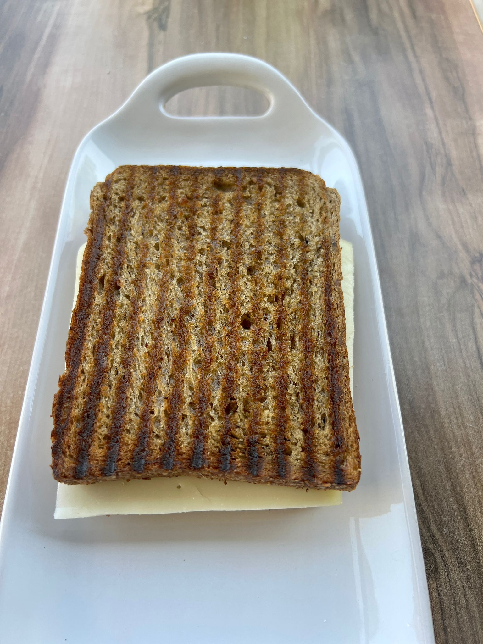 Kepek Ekmeğine Kaşarlı Tost