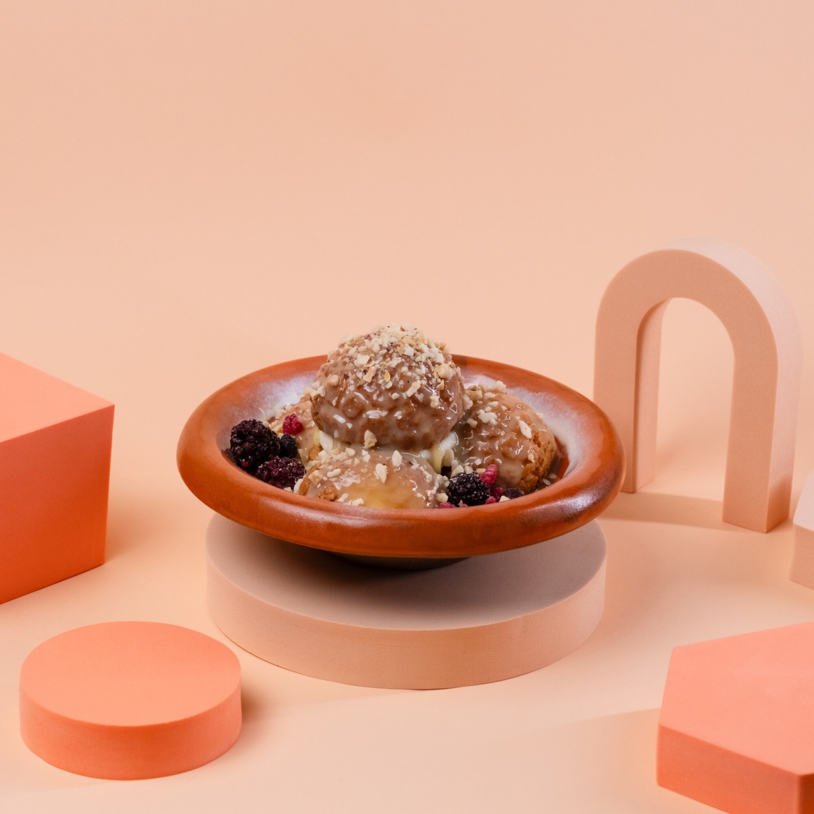 Profiterol White Chocolate & Forrest Berry