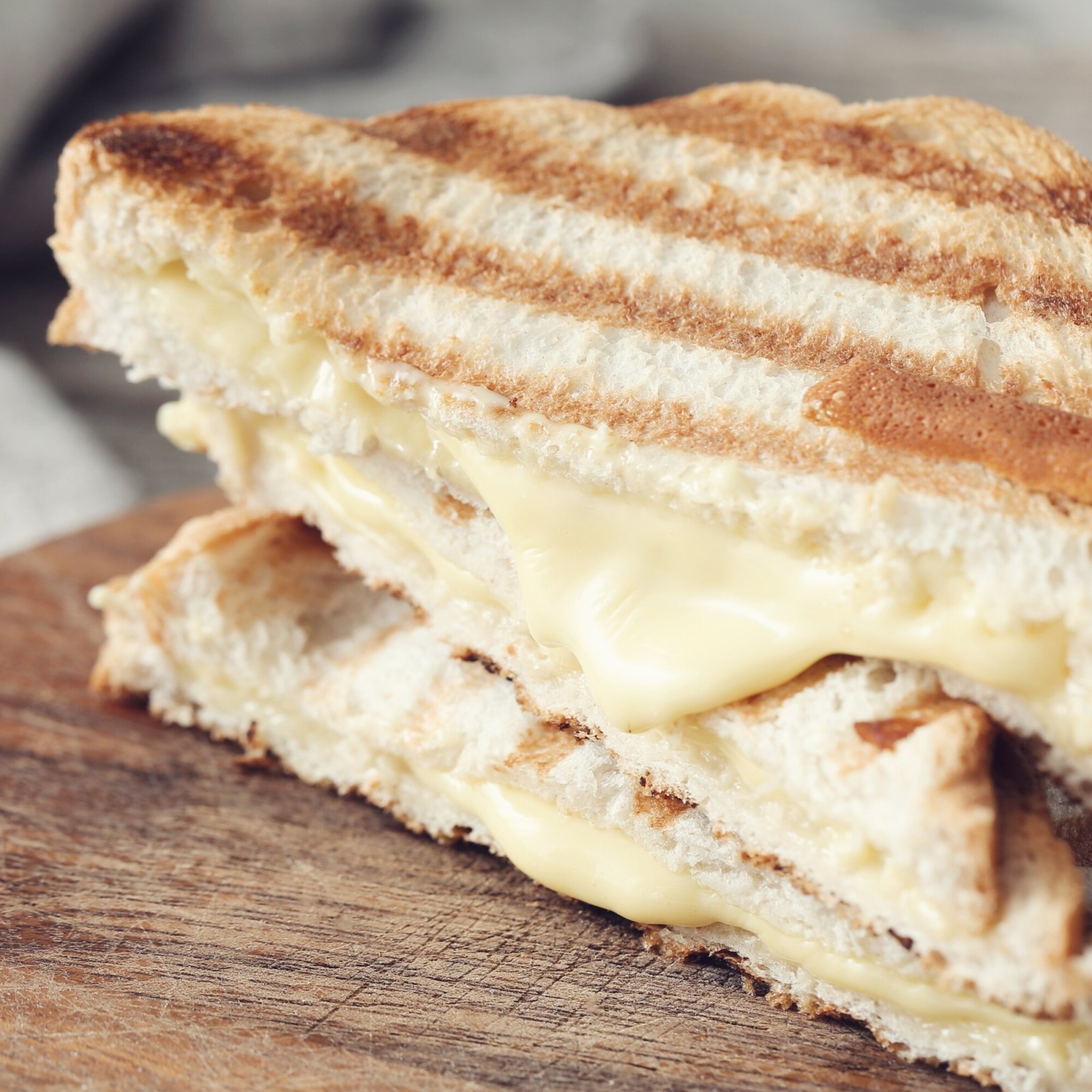 Beyaz Peynirli Tost Domatesli Tost