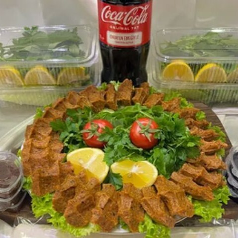 1 Kilo Çiğ Köfte + 1 L Coca-Cola İçecek