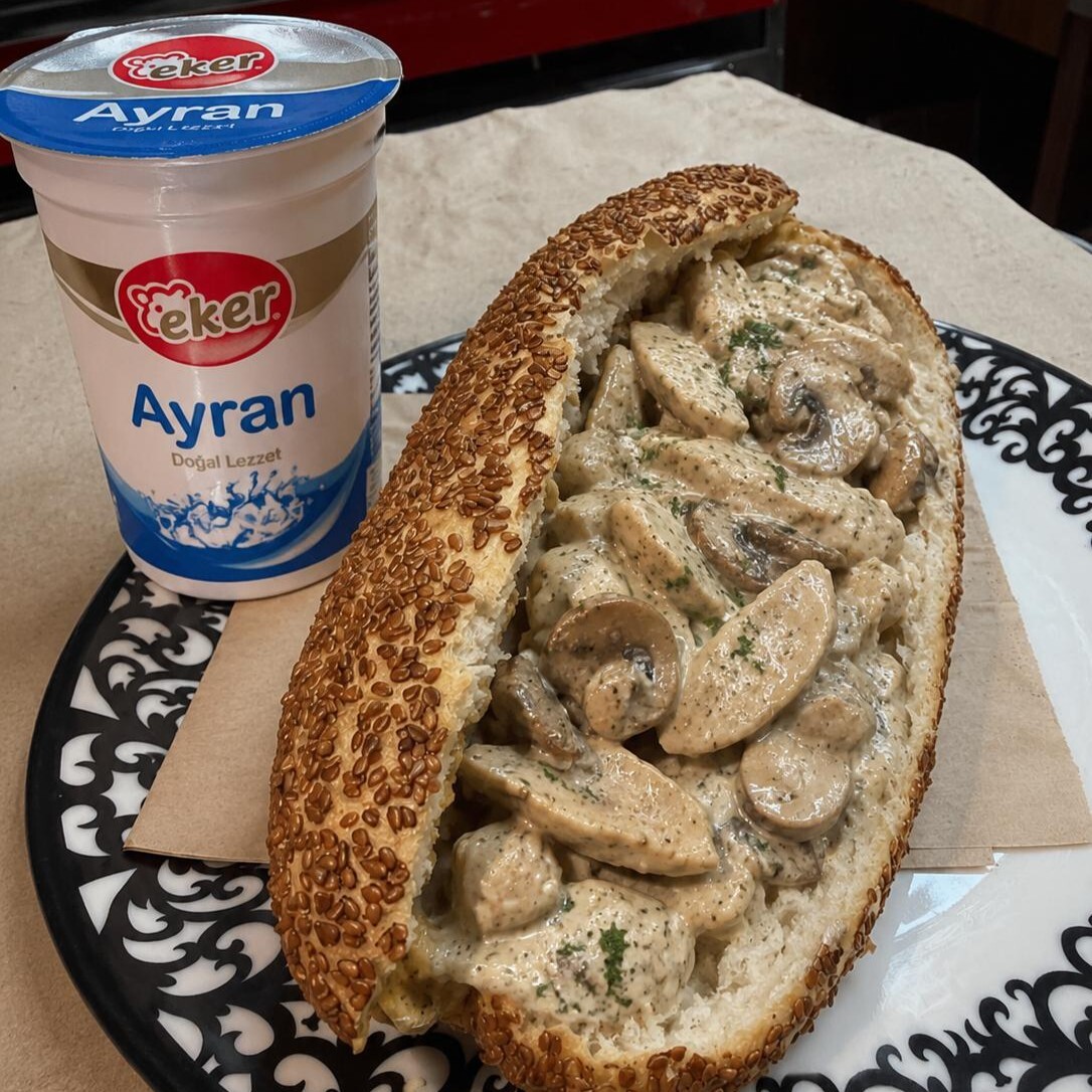 Alfredo Mantarlı Tavuk Ekmek Arası