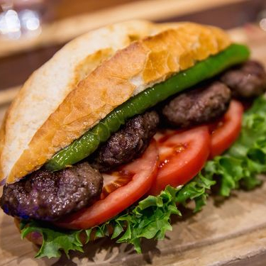 BEĞENDİLİ KÖFTE EKMEK (150) + AYRAN MENÜ 27 CL