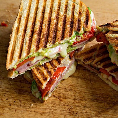 Kaşarlı Sucuklu Tost